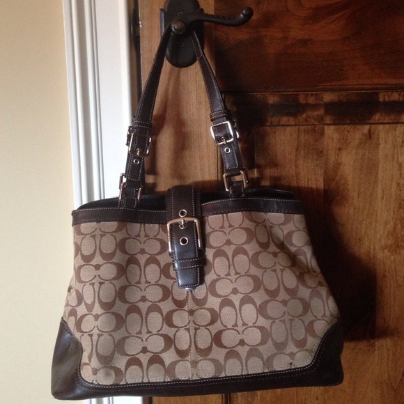 Coach logo purse 100% authentic