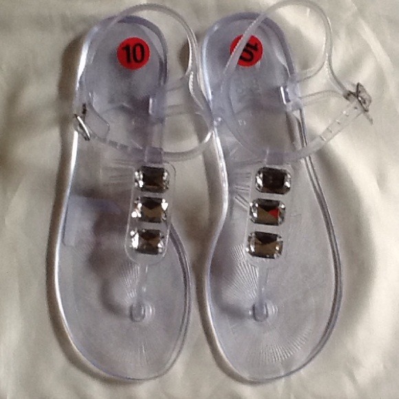 Kenneth Cole Shoes - Kenneth Cole Reaction thong jelly sandals🚫SOLD🚫