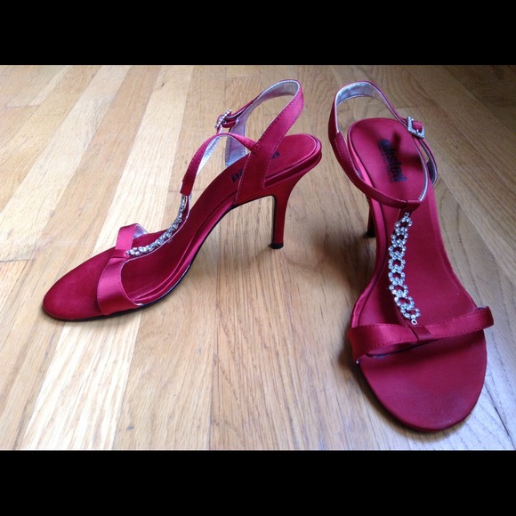 Kenneth Cole Shoes - 👠UNLISTED Red Satin Dress Sandals