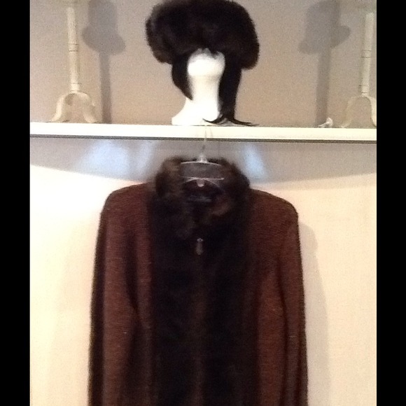 💞Reduced💞Fur trimmed Sweater w/ matching Halo