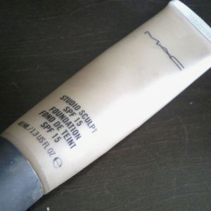 MAC studio sculpt foundation