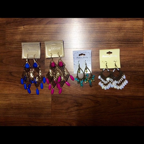 🎁🎁🎁 GWP Earrings $9Each - Picture 3 of 4