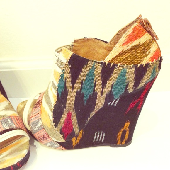 Julian Louis for Aldo Sobeslava Wedges - Picture 1 of 3