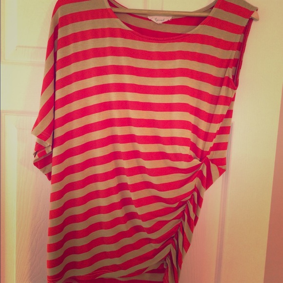 One and half shoulder top