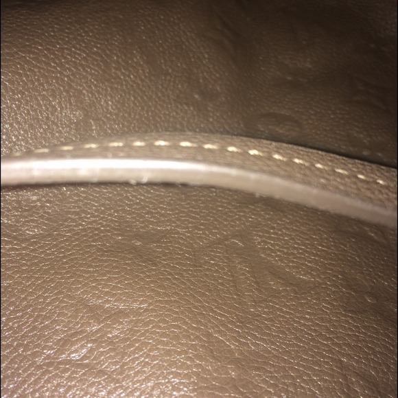 LV Additional pics of straps