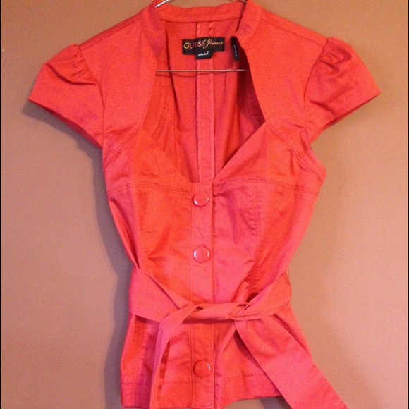 Red sharp Guess top - Picture 1 of 1
