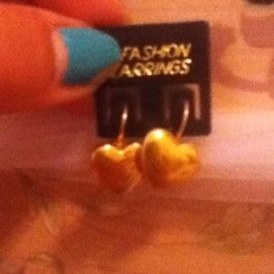 Selling heart earrings