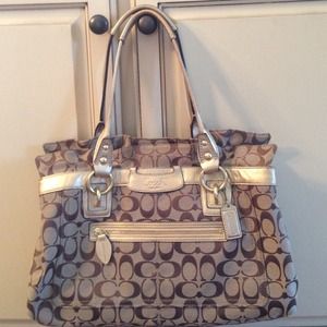 Coach logo gold trim handbag 100% Authentic!