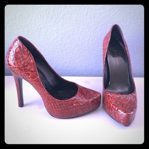 Jessica Simpson pumps