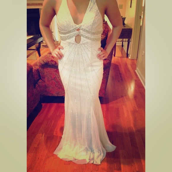 GORGEOUS WHITE PROM DRESS!