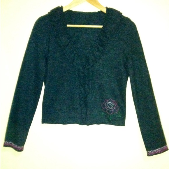 Charcoal Ruffled cardigan w embroidered rose dtl