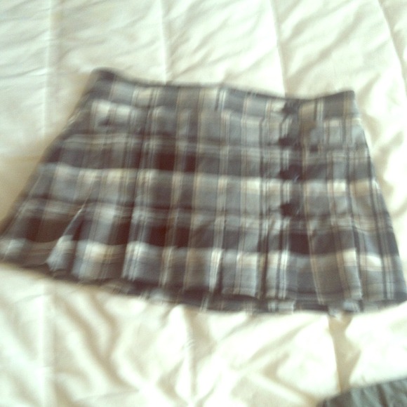 Guess short plaid skirt