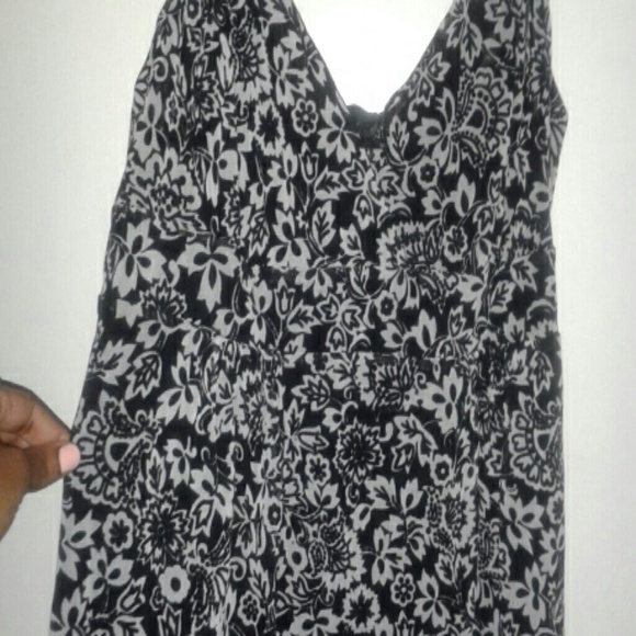 XL black and white chiffon-like tank - Picture 2 of 3