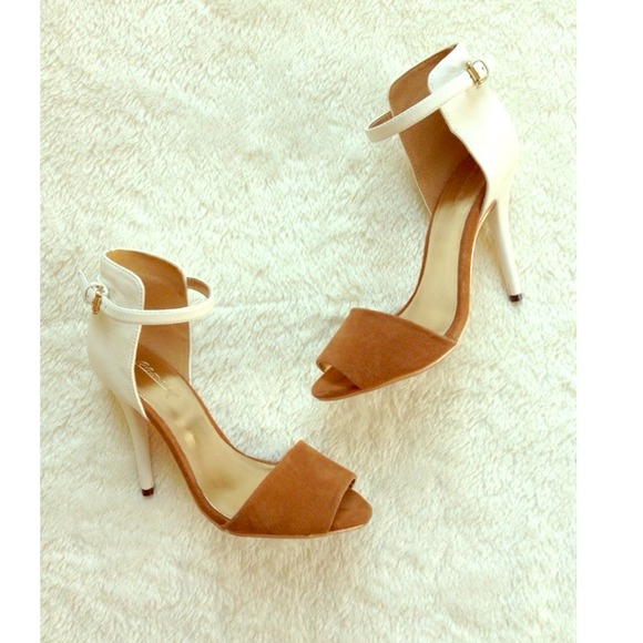 Shoes - White and Tan Colorblock Pumps