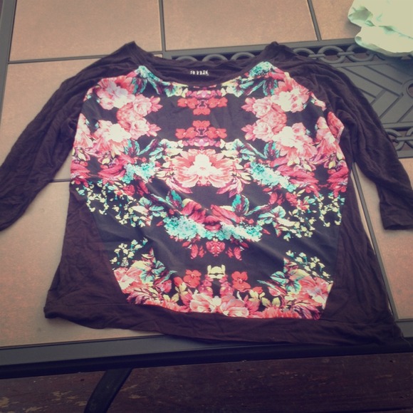 Black Flowered 3/4 Sleeve Shirt