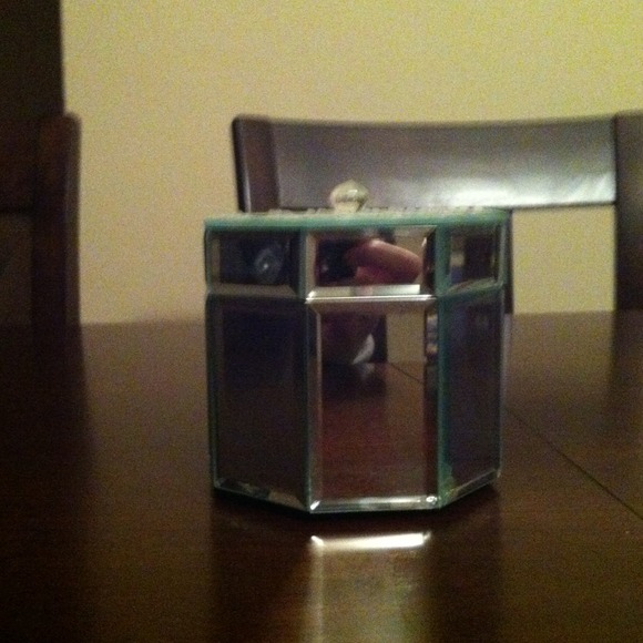 Mirrored storage - Picture 2 of 3