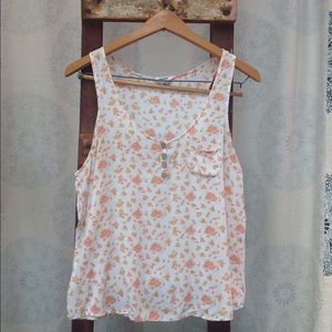 Floral tank with wooden buttons