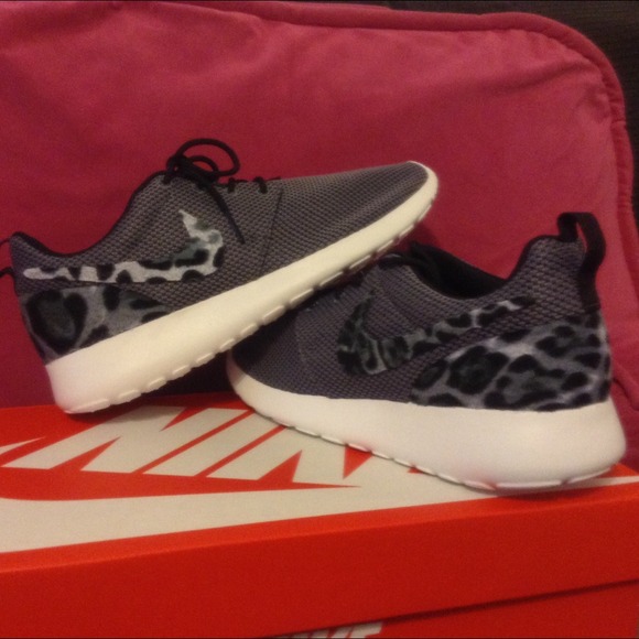 New Custom Nike Roshe Sneakers Sz 6Y 🚫NO Trades🚫 - Picture 4 of 4