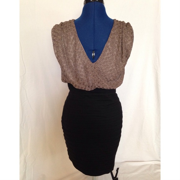 SOLD🎉Host Pick 6/6🎉Express Beautiful Dress🌟 - Picture 2 of 4