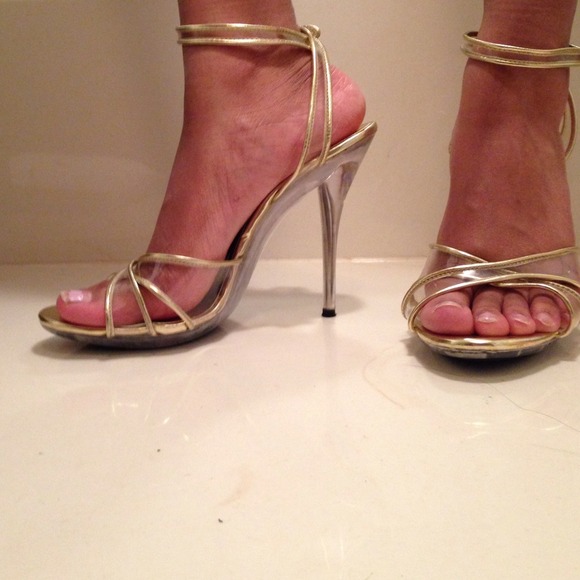 🔥Gold and Transparent Strappy Heel🔥 - Picture 2 of 4