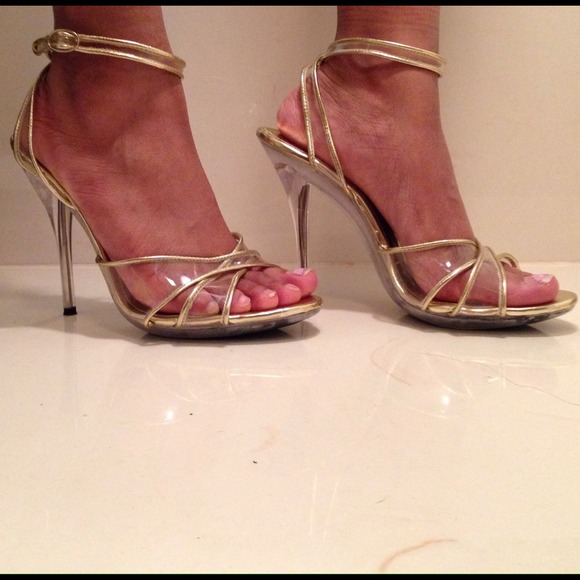 🔥Gold and Transparent Strappy Heel🔥 - Picture 3 of 4