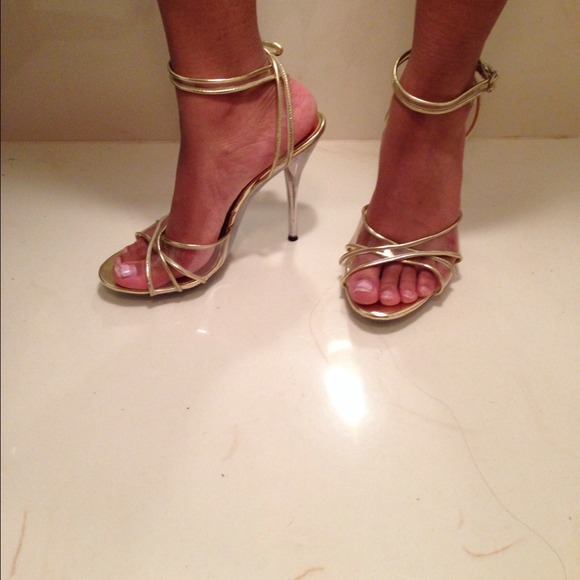 🔥Gold and Transparent Strappy Heel🔥 - Picture 4 of 4