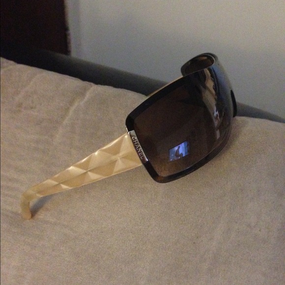 CHANEL sunglasses 🎉reduced🎉