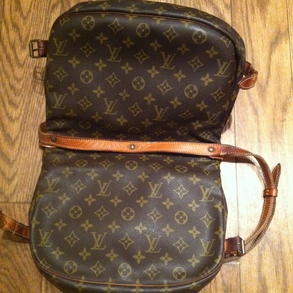 €Host pick by 🌹Katef🌹AuthFrench Co.Louis Vuitton - Picture 2 of 4