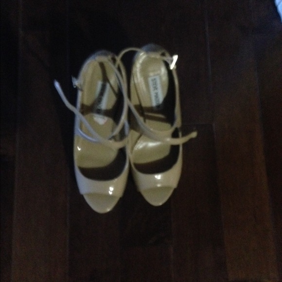 Steve Madden Shoes - Steve Madden nude heels