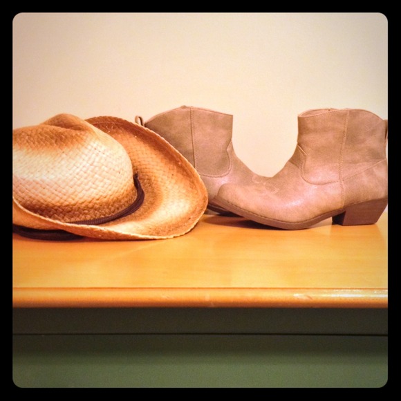 Ankle cowgirl booties🐴❤️