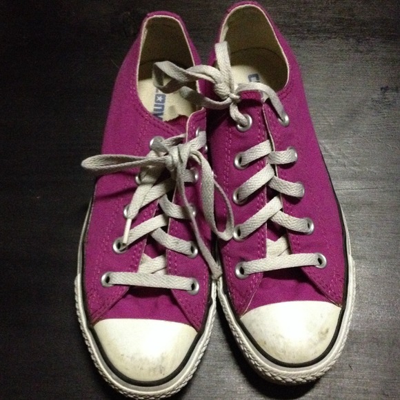 Very Berry Cons (scuff marks as pictured) Sz W6 M4