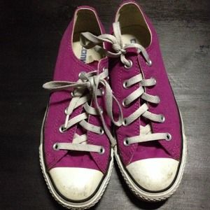 Very Berry Cons (scuff marks as pictured) Sz W6 M4