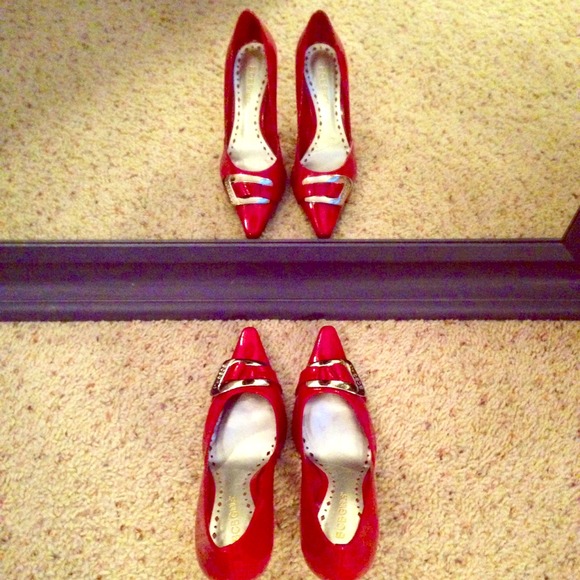👠BCBGIRLS KOSTY pump in red is simple gorgeous👠