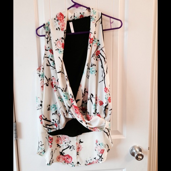 Floral High Low Sleeve less top.