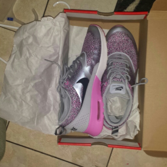 Woman Nike Running Shoes - Picture 2 of 2