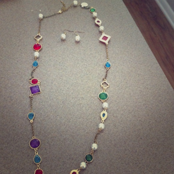 Long necklace and pearl earrings