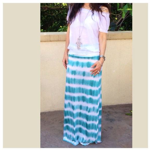 Off the shoulder chiffon style top SALE 12.00 - Picture 2 of 3