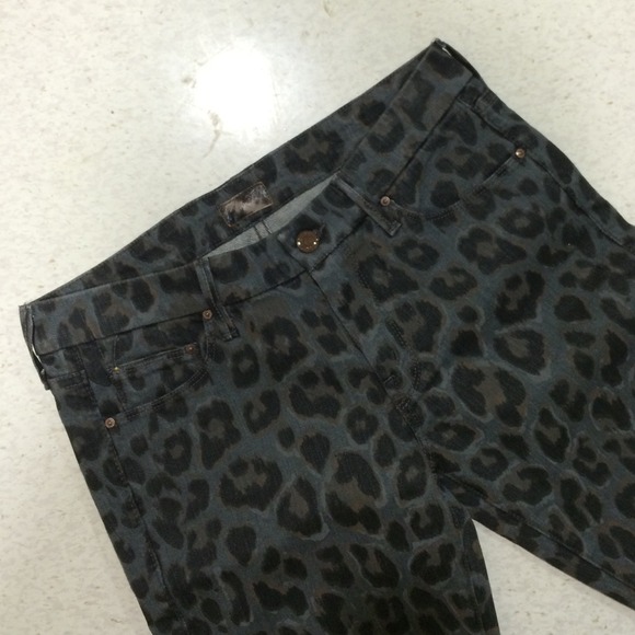 Anthropologie Denim - TSVD4 s2500 The Looker Paw Jeans by Mother