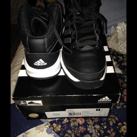 Adidas Men basketball sneakers !