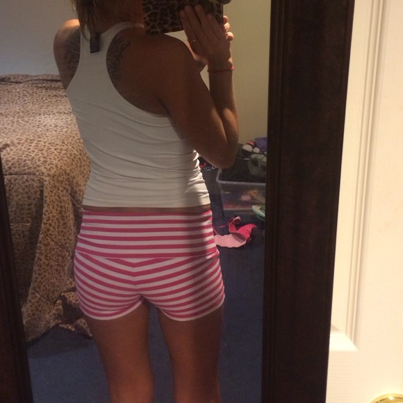 HOLLISTER fold over shorts size small - Picture 4 of 4