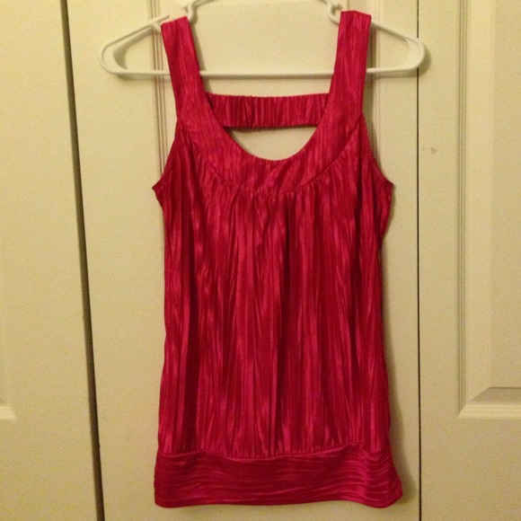 Super cute bring pink tank