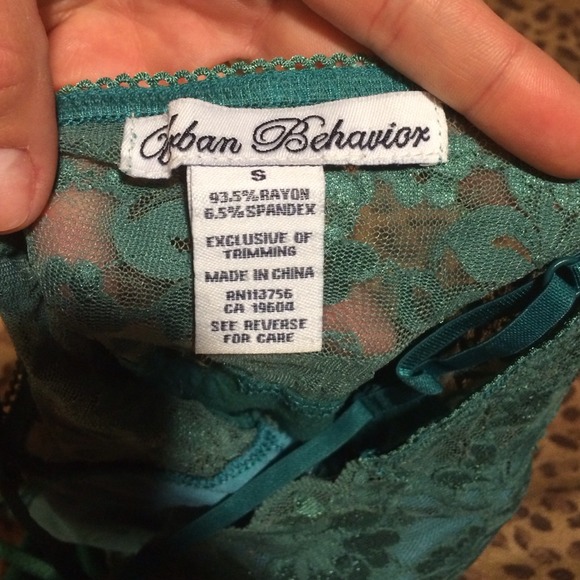 Urban behavior lace Cami - Picture 4 of 4