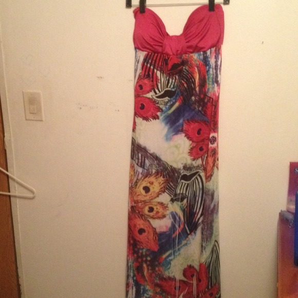 Beautiful dress - Picture 2 of 2