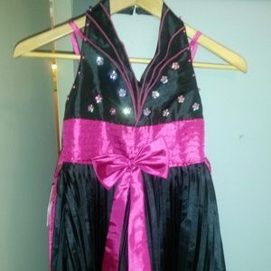 Girls size 6/7 dress NWT