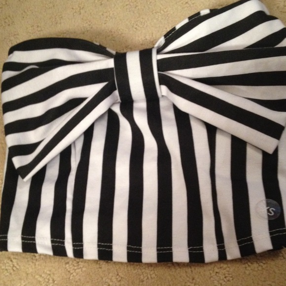 Bow crop top never been worn