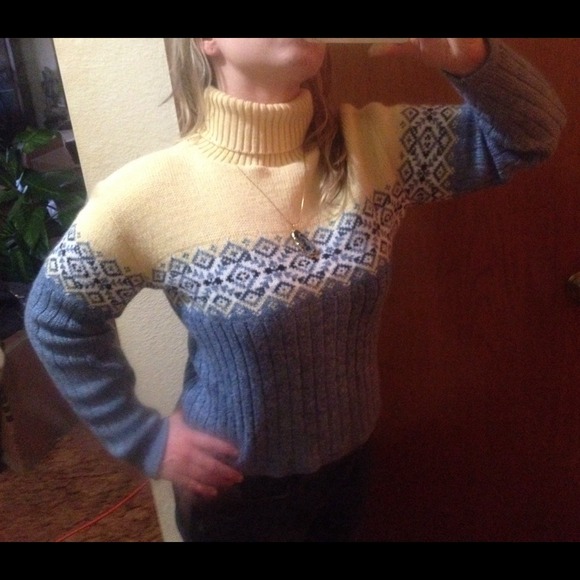 8$ if bundle! Great Northwest turtleneck sweater!!