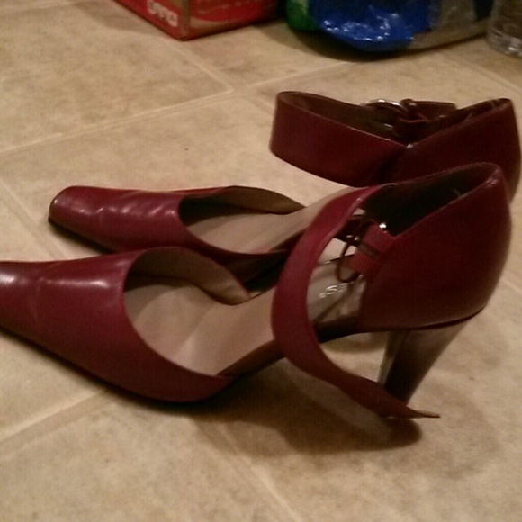 Red Heels - Picture 4 of 4