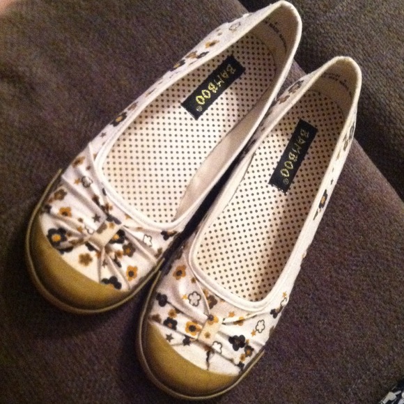 Slip on flats