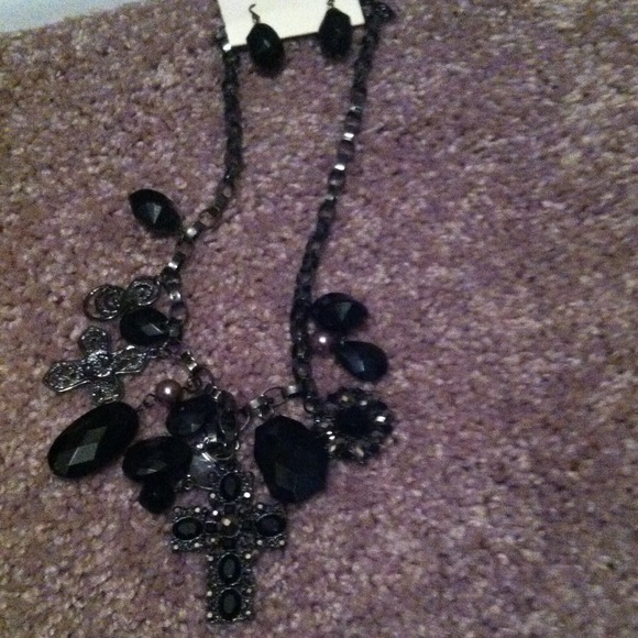 Necklace - Picture 2 of 3