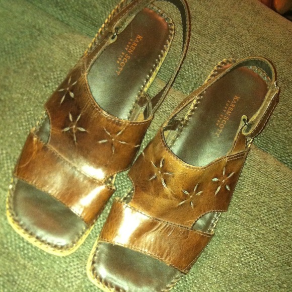 Sandals - Picture 1 of 4